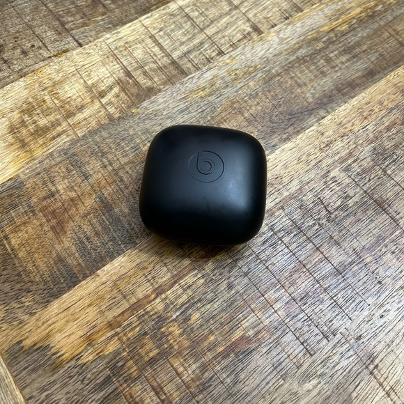 Powerbeats Pro Totally wireless headphones. Ivory. - Picture 2 of 10